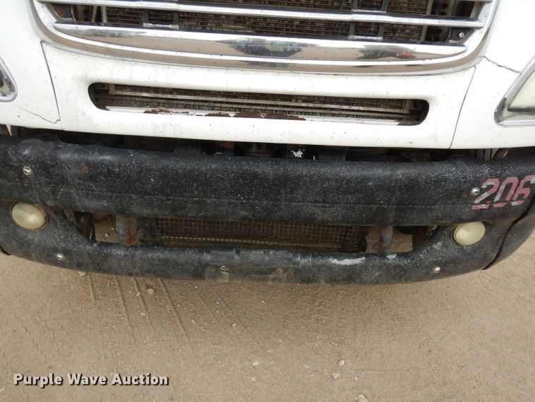 image for item DG6370 2006 Freightliner Columbia semi truck