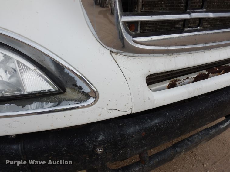 image for item DG6370 2006 Freightliner Columbia semi truck