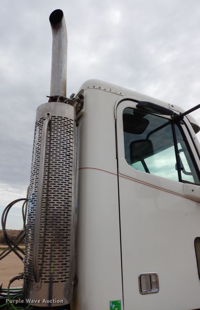 image for item DG6370 2006 Freightliner Columbia semi truck