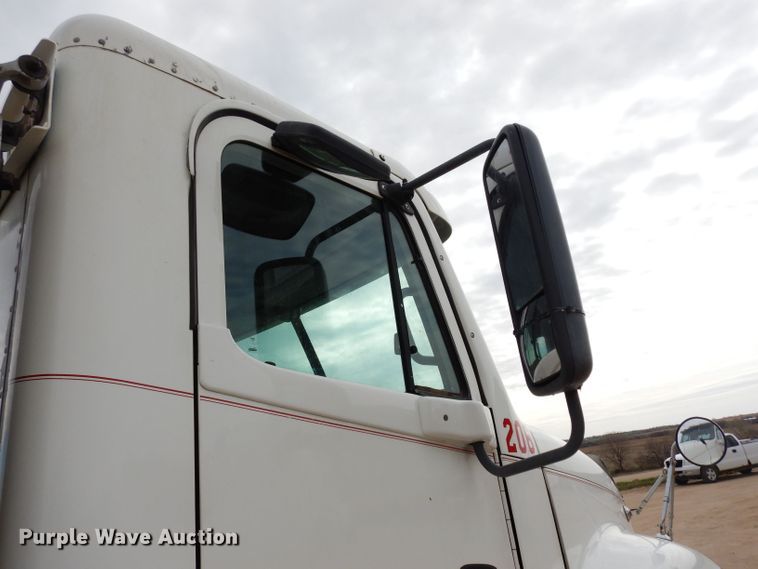 image for item DG6370 2006 Freightliner Columbia semi truck