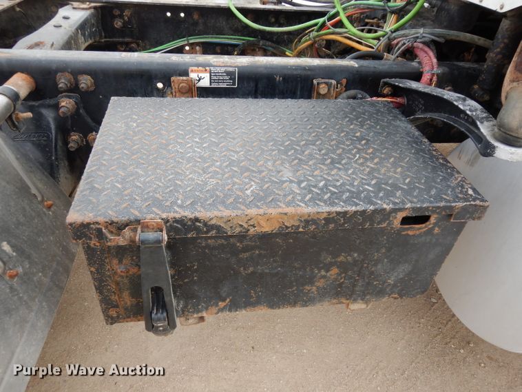 image for item DG6370 2006 Freightliner Columbia semi truck