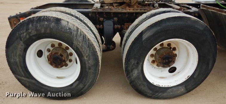 image for item DG6370 2006 Freightliner Columbia semi truck