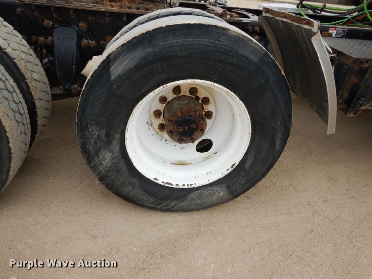 image for item DG6370 2006 Freightliner Columbia semi truck