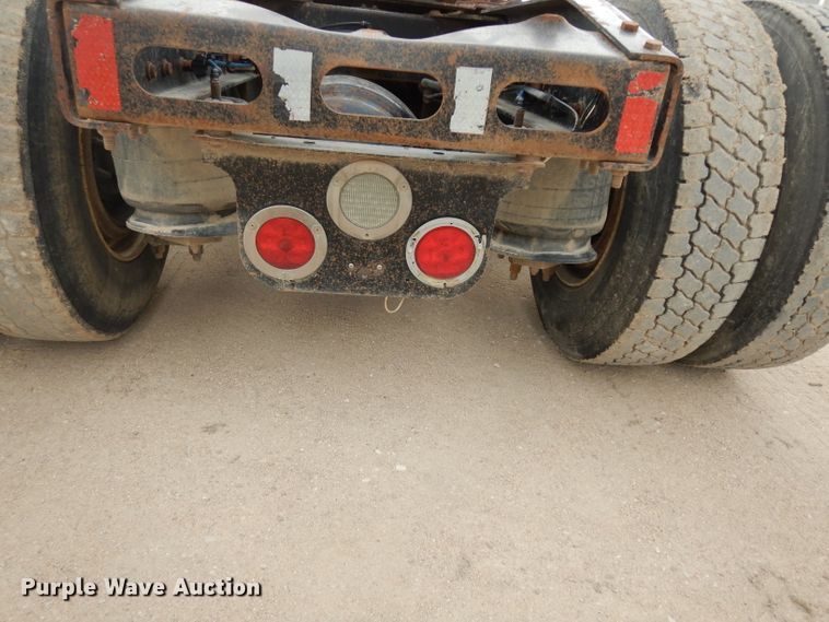 image for item DG6370 2006 Freightliner Columbia semi truck