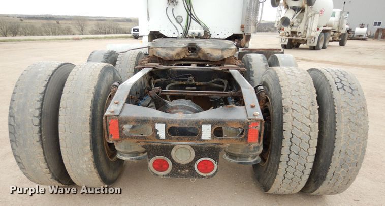 image for item DG6370 2006 Freightliner Columbia semi truck