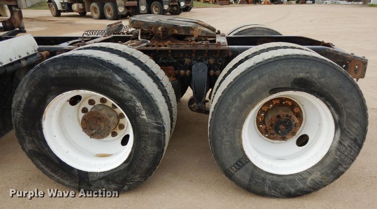 image for item DG6370 2006 Freightliner Columbia semi truck