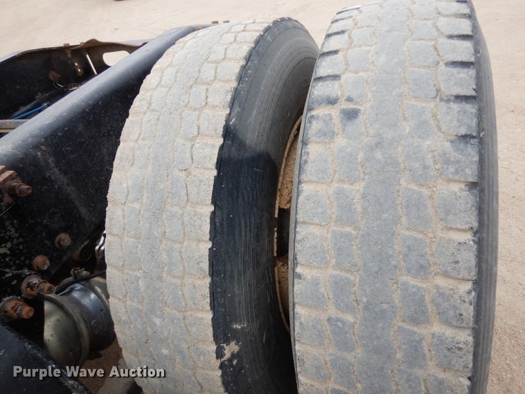 image for item DG6370 2006 Freightliner Columbia semi truck