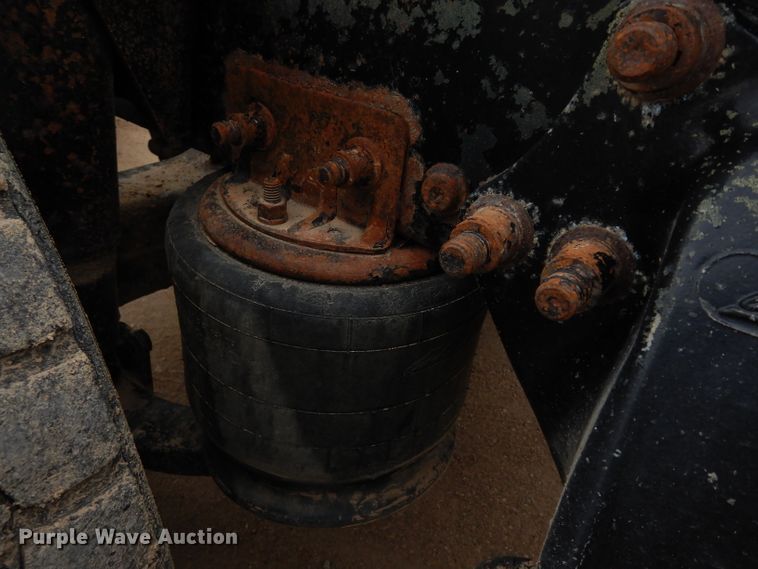 image for item DG6370 2006 Freightliner Columbia semi truck