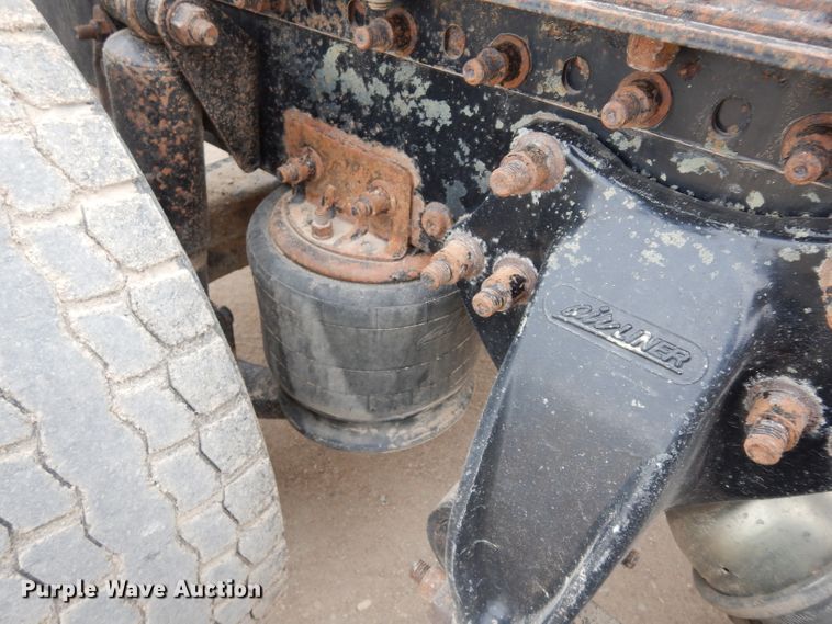 image for item DG6370 2006 Freightliner Columbia semi truck