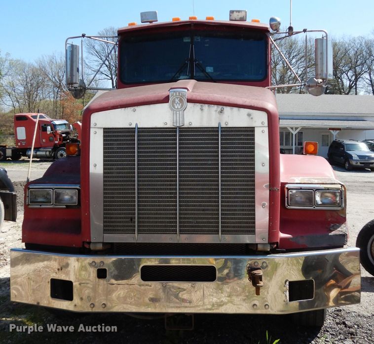 image for item DG6392 1996 Kenworth T800 semi truck