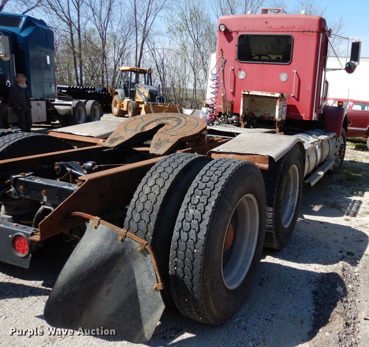 image for item DG6392 1996 Kenworth T800 semi truck