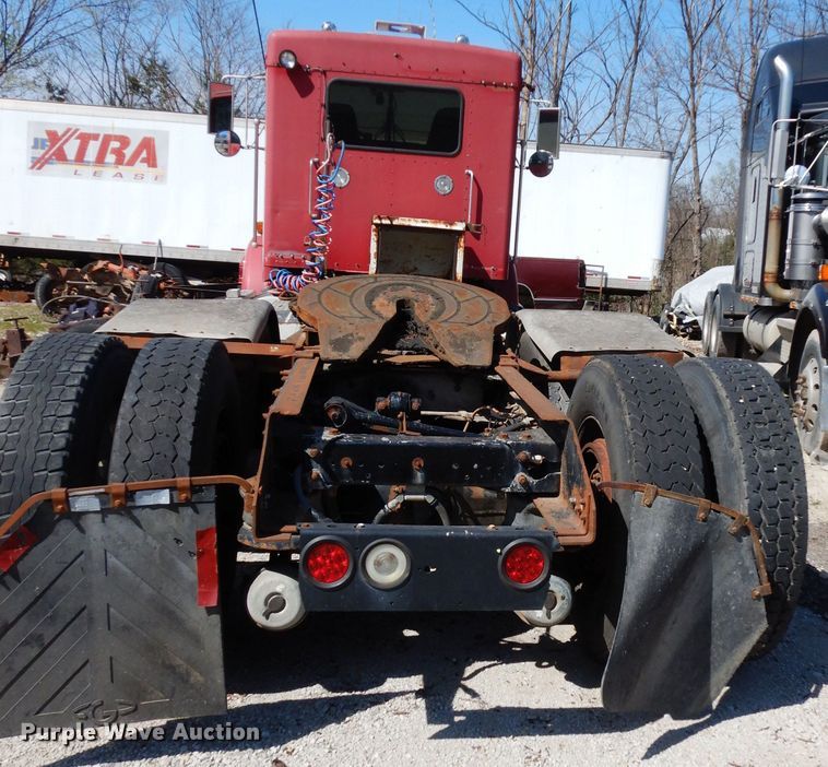 image for item DG6392 1996 Kenworth T800 semi truck