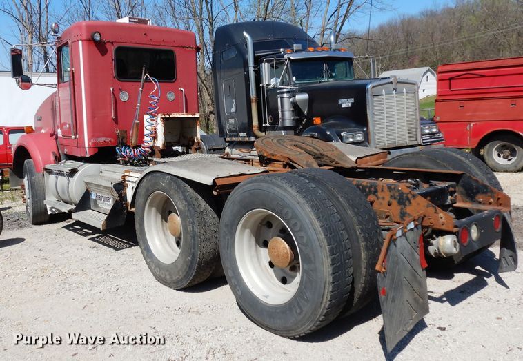 image for item DG6392 1996 Kenworth T800 semi truck