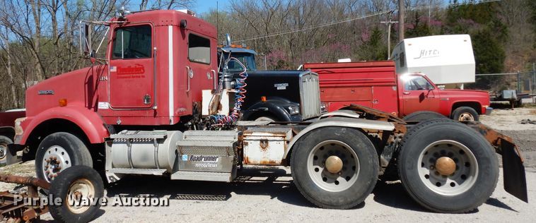 image for item DG6392 1996 Kenworth T800 semi truck