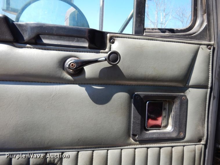 image for item DG6392 1996 Kenworth T800 semi truck