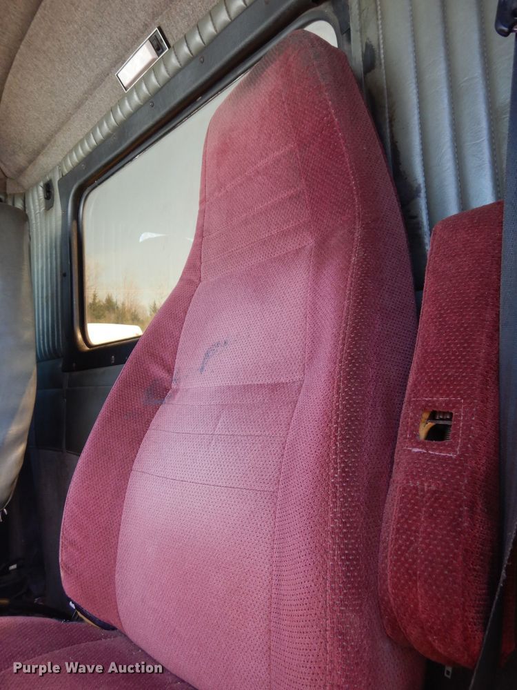 image for item DG6392 1996 Kenworth T800 semi truck