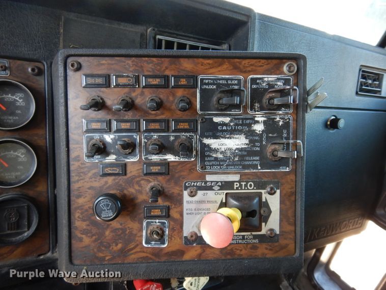 image for item DG6392 1996 Kenworth T800 semi truck