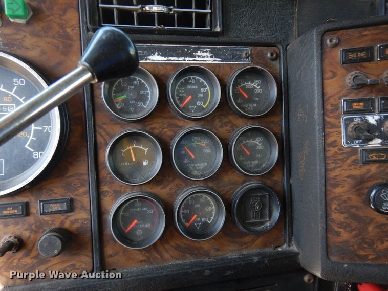 image for item DG6392 1996 Kenworth T800 semi truck