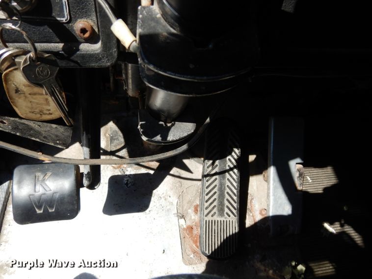 image for item DG6392 1996 Kenworth T800 semi truck