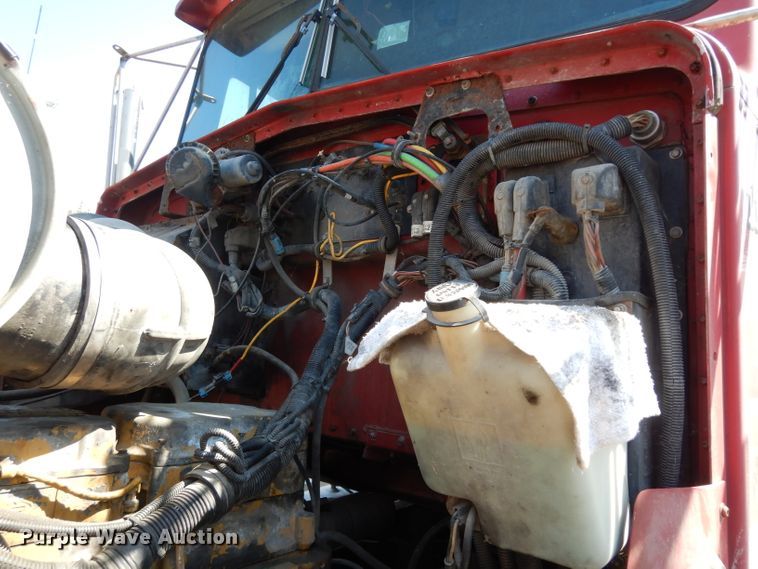 image for item DG6392 1996 Kenworth T800 semi truck