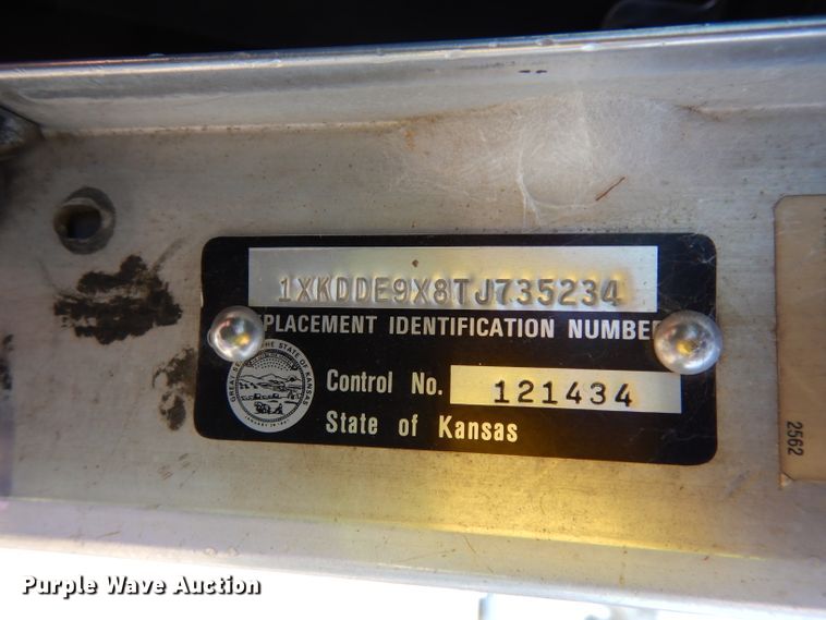 image for item DG6392 1996 Kenworth T800 semi truck