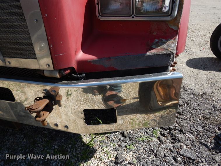 image for item DG6392 1996 Kenworth T800 semi truck