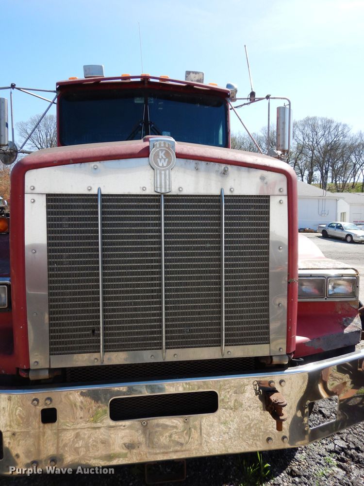 image for item DG6392 1996 Kenworth T800 semi truck