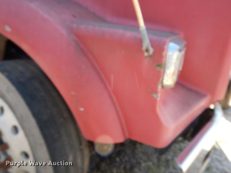 image for item DG6392 1996 Kenworth T800 semi truck