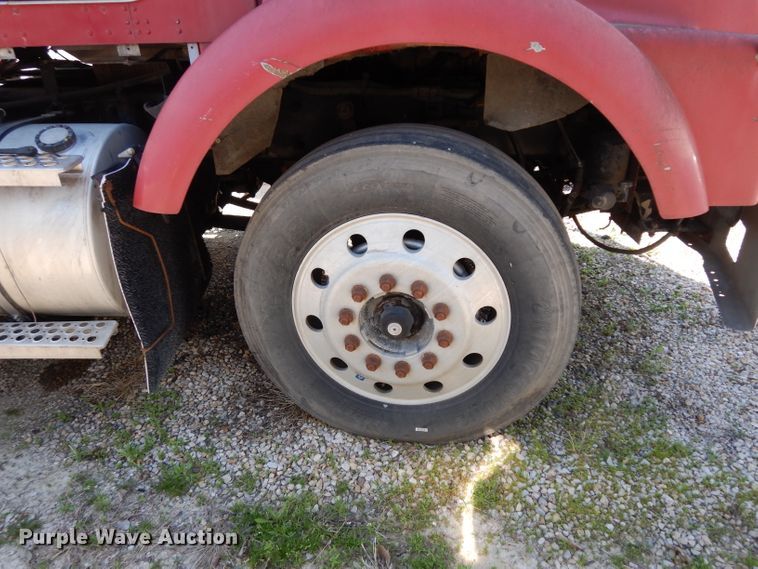 image for item DG6392 1996 Kenworth T800 semi truck