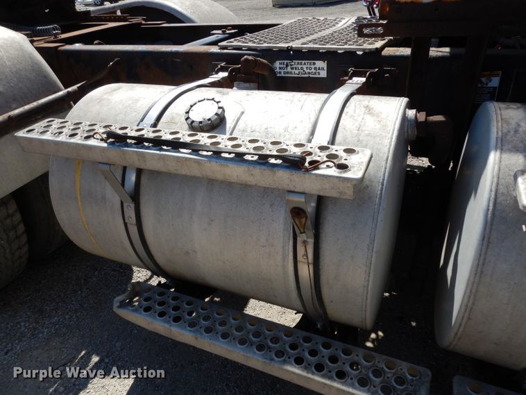 image for item DG6392 1996 Kenworth T800 semi truck