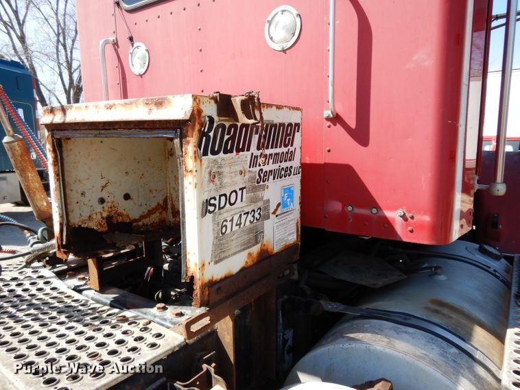 image for item DG6392 1996 Kenworth T800 semi truck