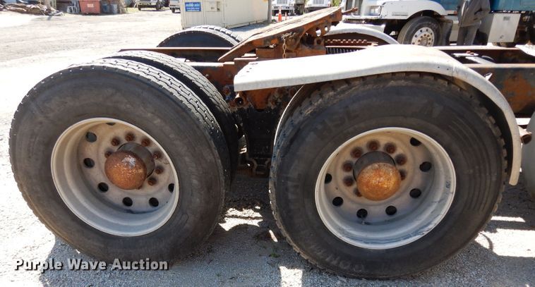 image for item DG6392 1996 Kenworth T800 semi truck