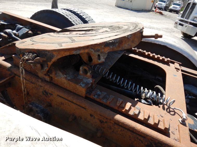 image for item DG6392 1996 Kenworth T800 semi truck