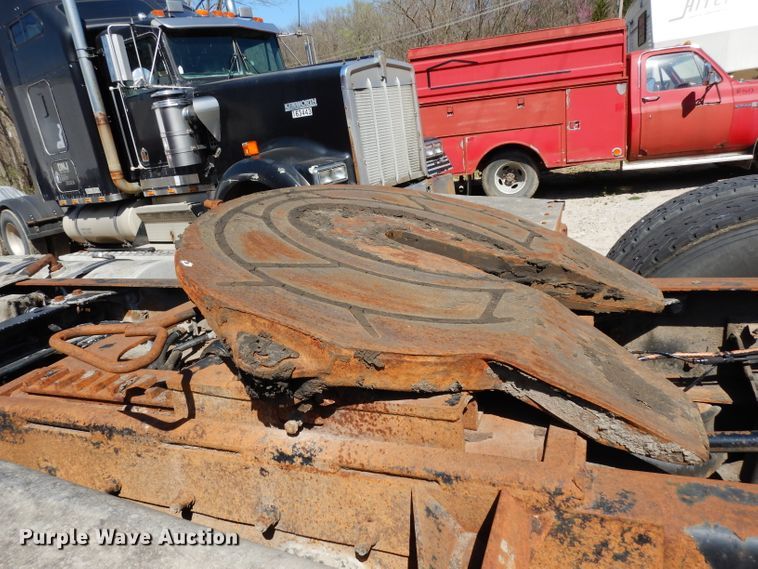 image for item DG6392 1996 Kenworth T800 semi truck