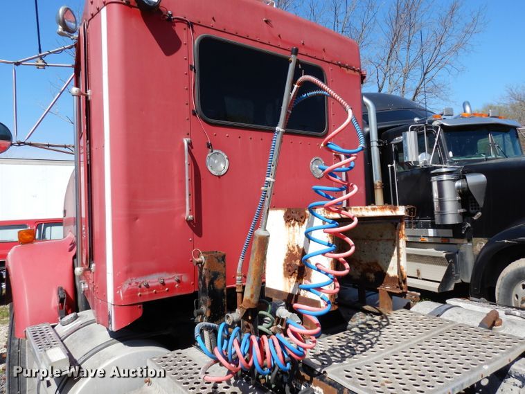 image for item DG6392 1996 Kenworth T800 semi truck