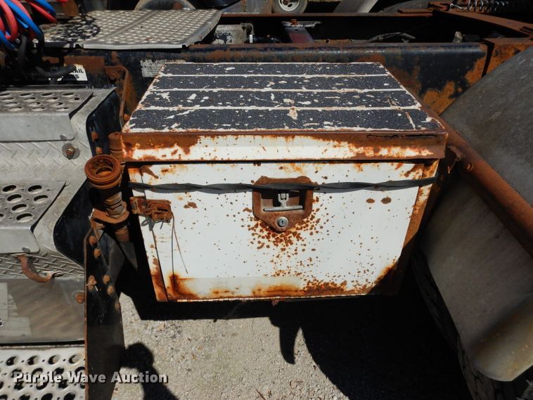 image for item DG6392 1996 Kenworth T800 semi truck