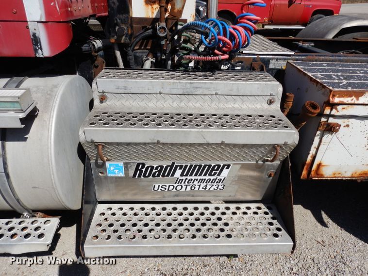 image for item DG6392 1996 Kenworth T800 semi truck