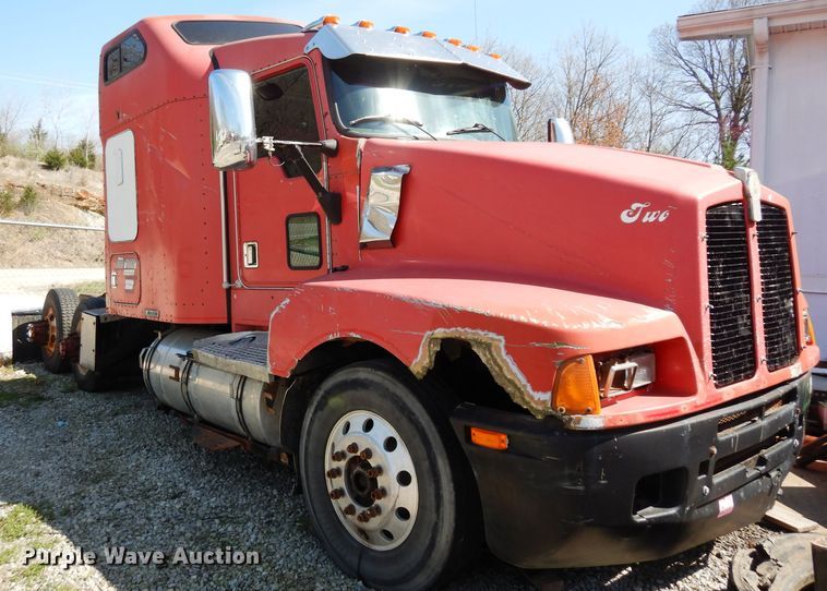 image for item DG6395 1995 Kenworth T600 semi truck