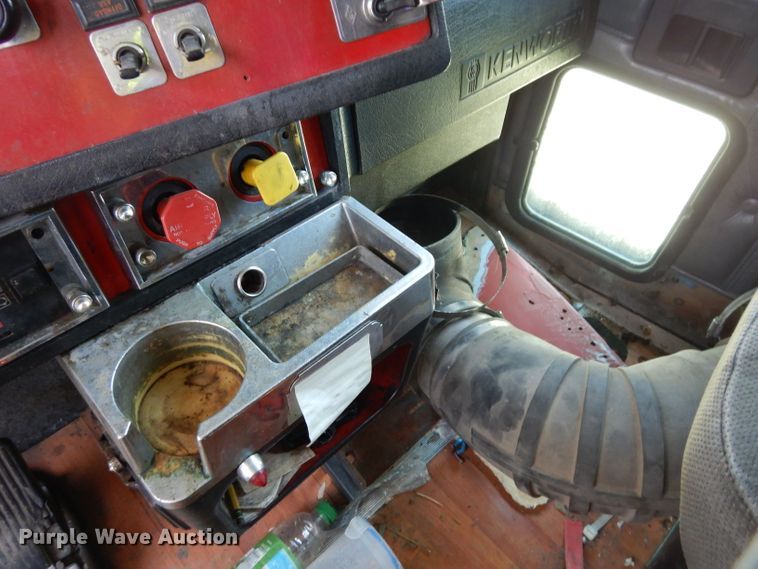 image for item DG6395 1995 Kenworth T600 semi truck