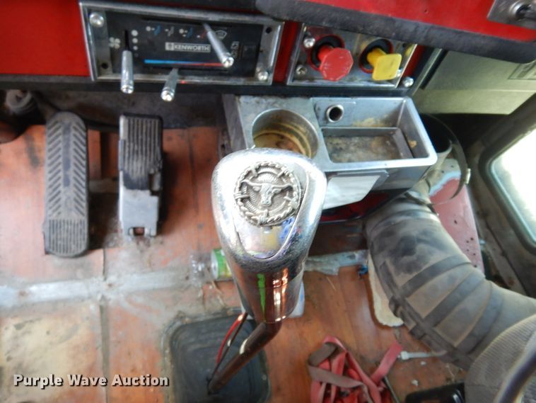 image for item DG6395 1995 Kenworth T600 semi truck