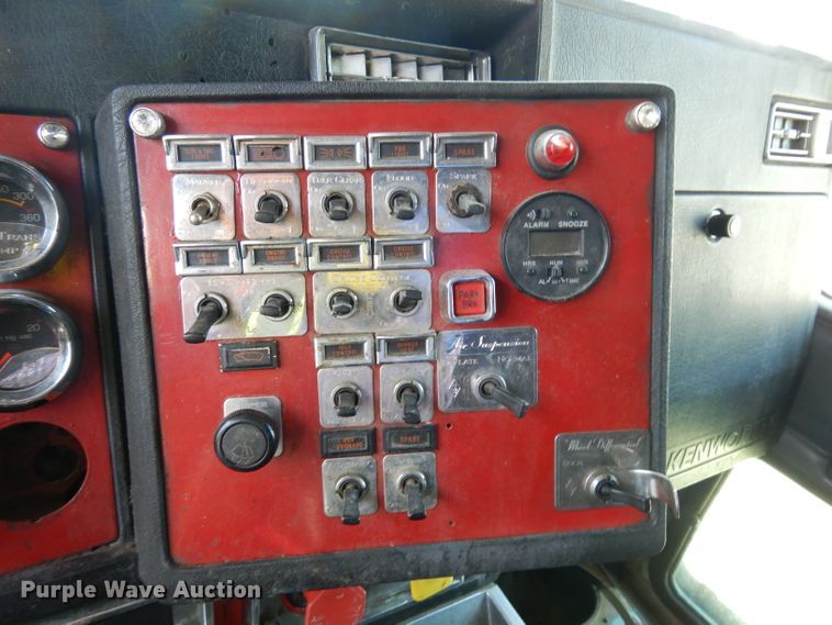 image for item DG6395 1995 Kenworth T600 semi truck