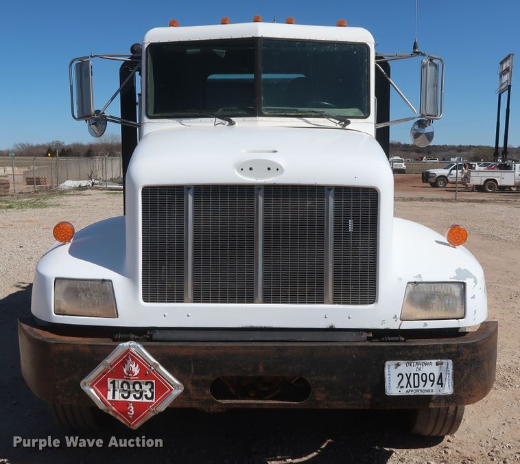 image for item DG7134 1998 Peterbilt 330 service truck