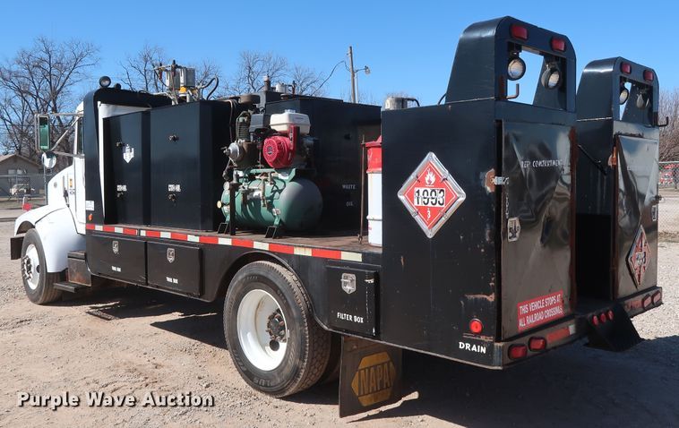 image for item DG7134 1998 Peterbilt 330 service truck