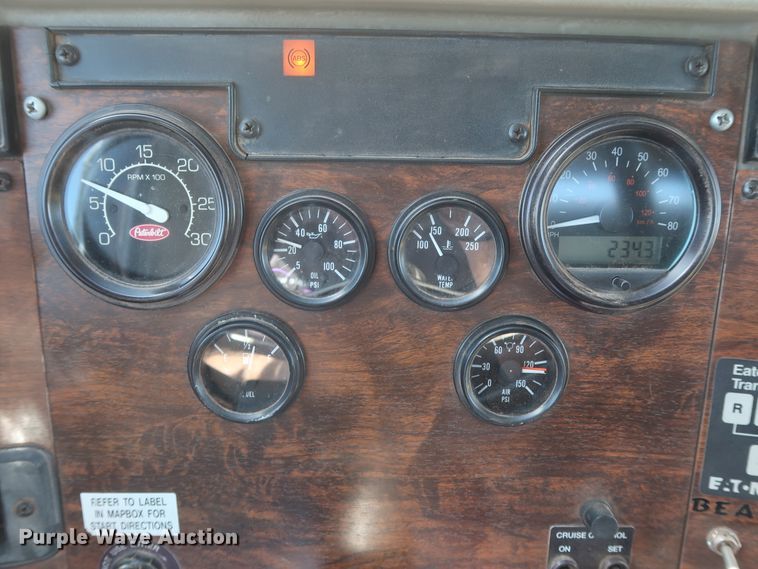 image for item DG7134 1998 Peterbilt 330 service truck