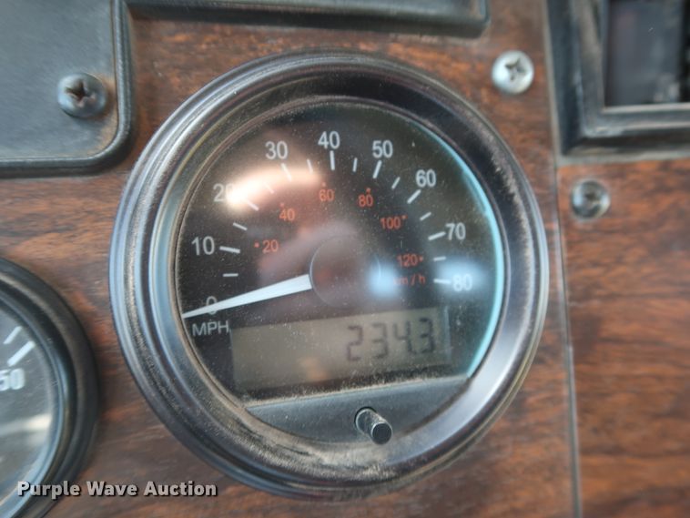 image for item DG7134 1998 Peterbilt 330 service truck