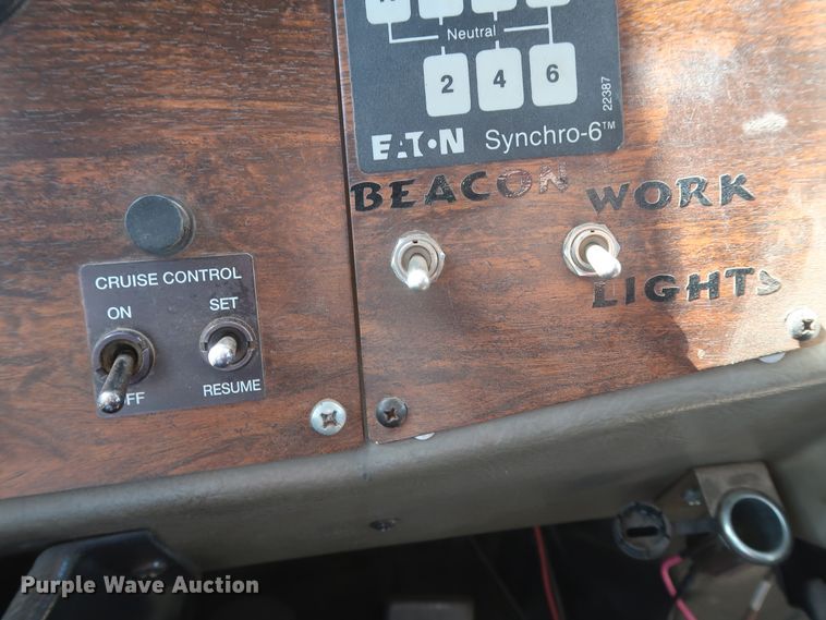 image for item DG7134 1998 Peterbilt 330 service truck