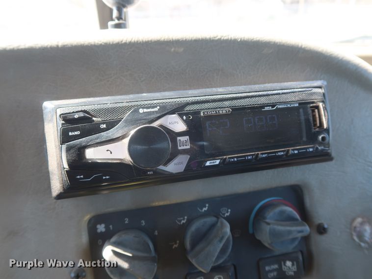 image for item DG7134 1998 Peterbilt 330 service truck