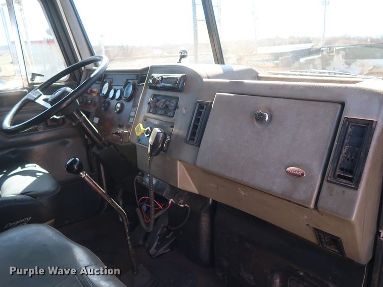 image for item DG7134 1998 Peterbilt 330 service truck