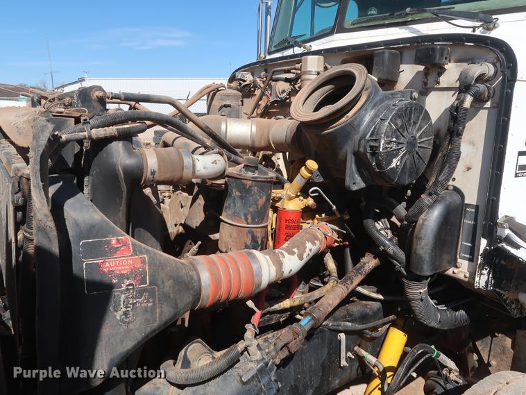 image for item DG7134 1998 Peterbilt 330 service truck