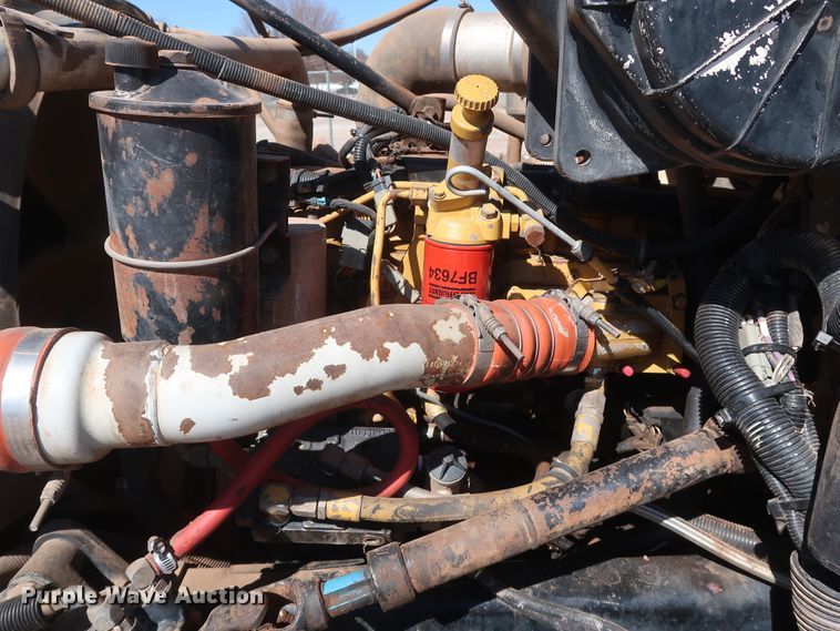 image for item DG7134 1998 Peterbilt 330 service truck